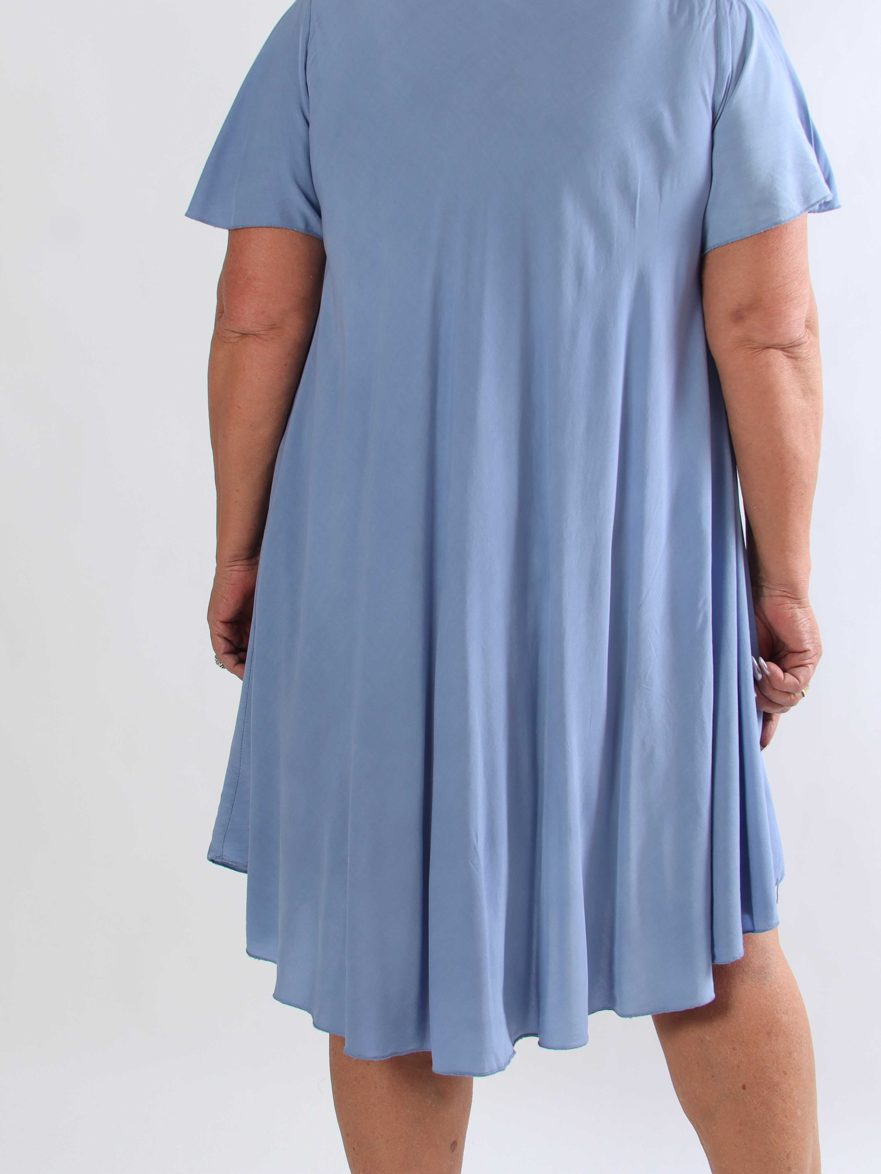 Gracia - Kort plus size t-shirt kjole i viskose med A-facon
